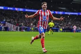 瑞奇·韩德森在达成纪录后举起垒包高喊“我是最伟大的”，展现其独特个性